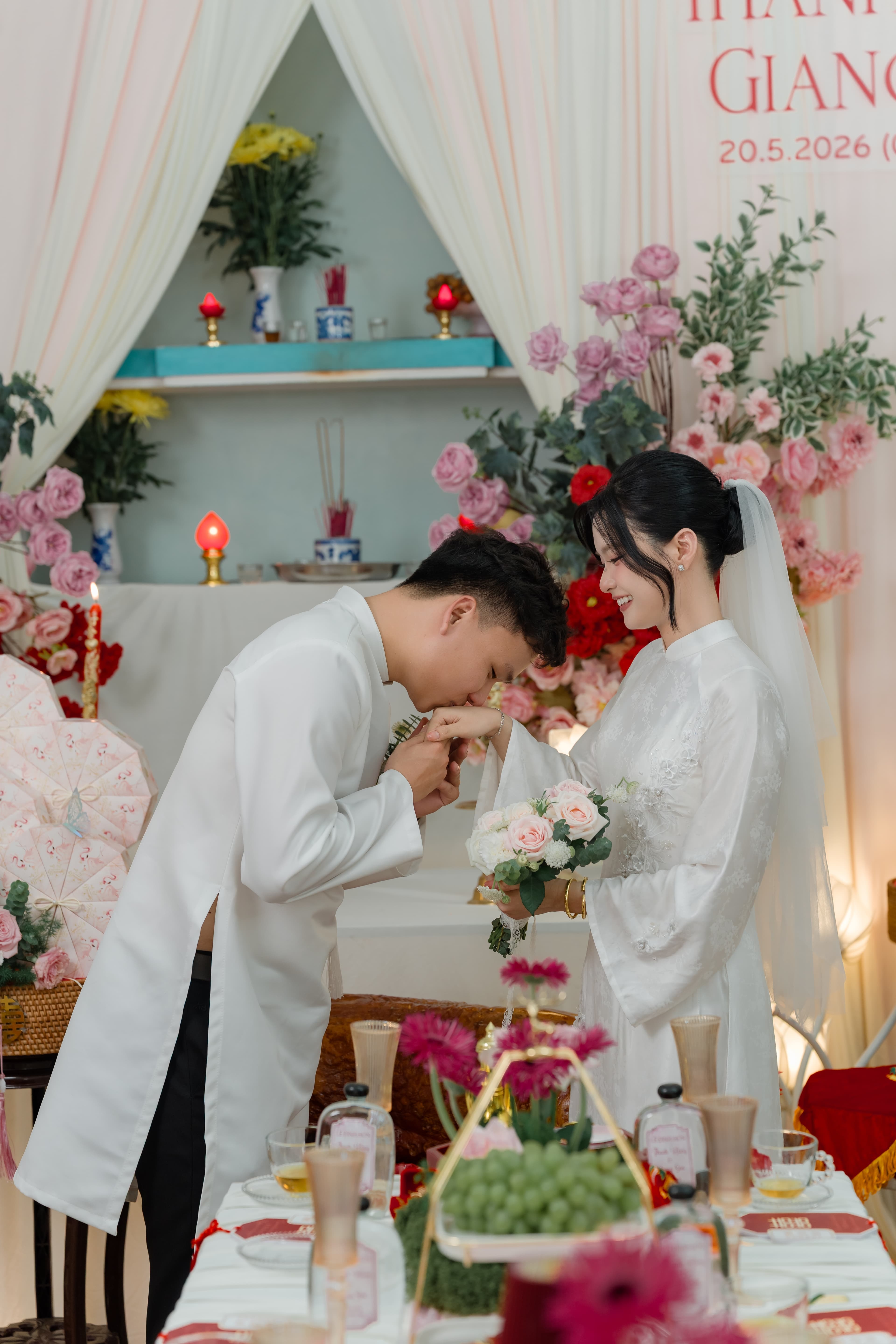Khoảnh khắc dịu dàng trong bộ ảnh cưới