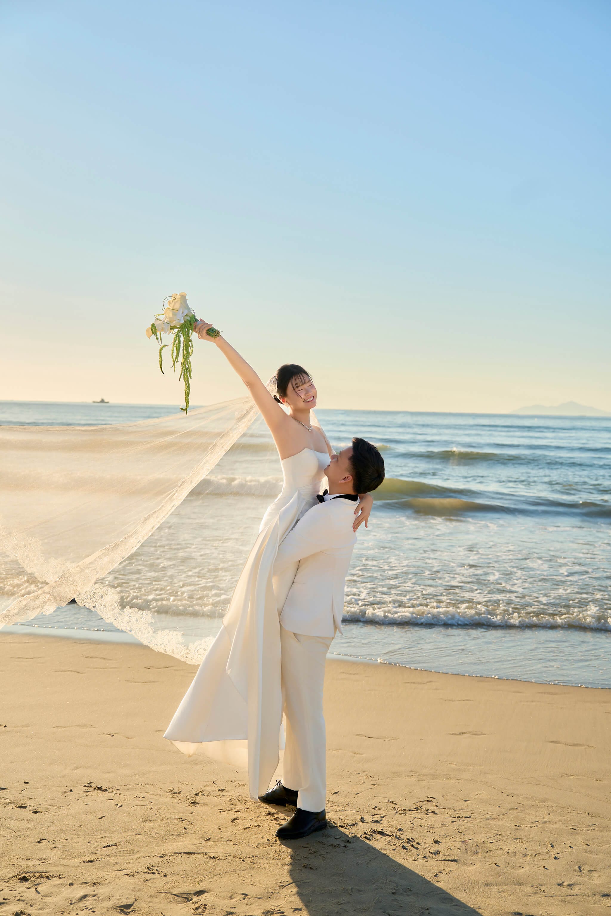 Bức ảnh cưới đặc biệt của Giang Sơn và Thanh Hằng