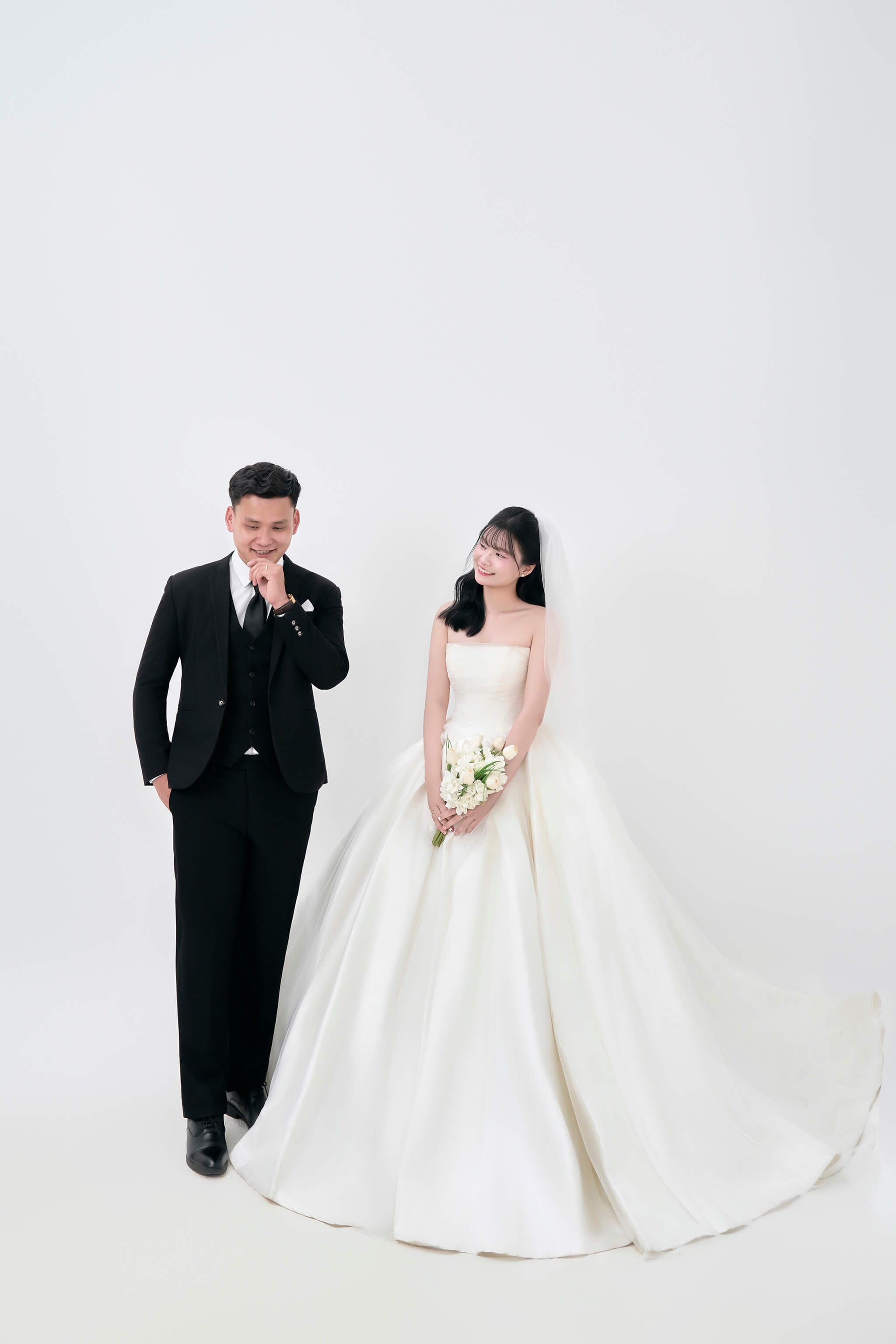 Giang Sơn và Thanh Hằng trong khung cảnh lãng mạn