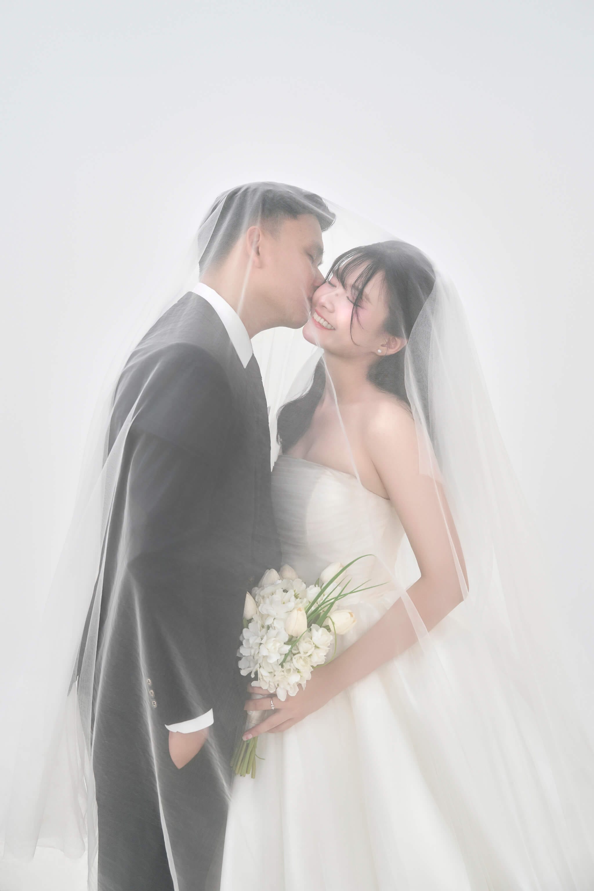 Bức ảnh cưới đặc biệt của Giang Sơn và Thanh Hằng